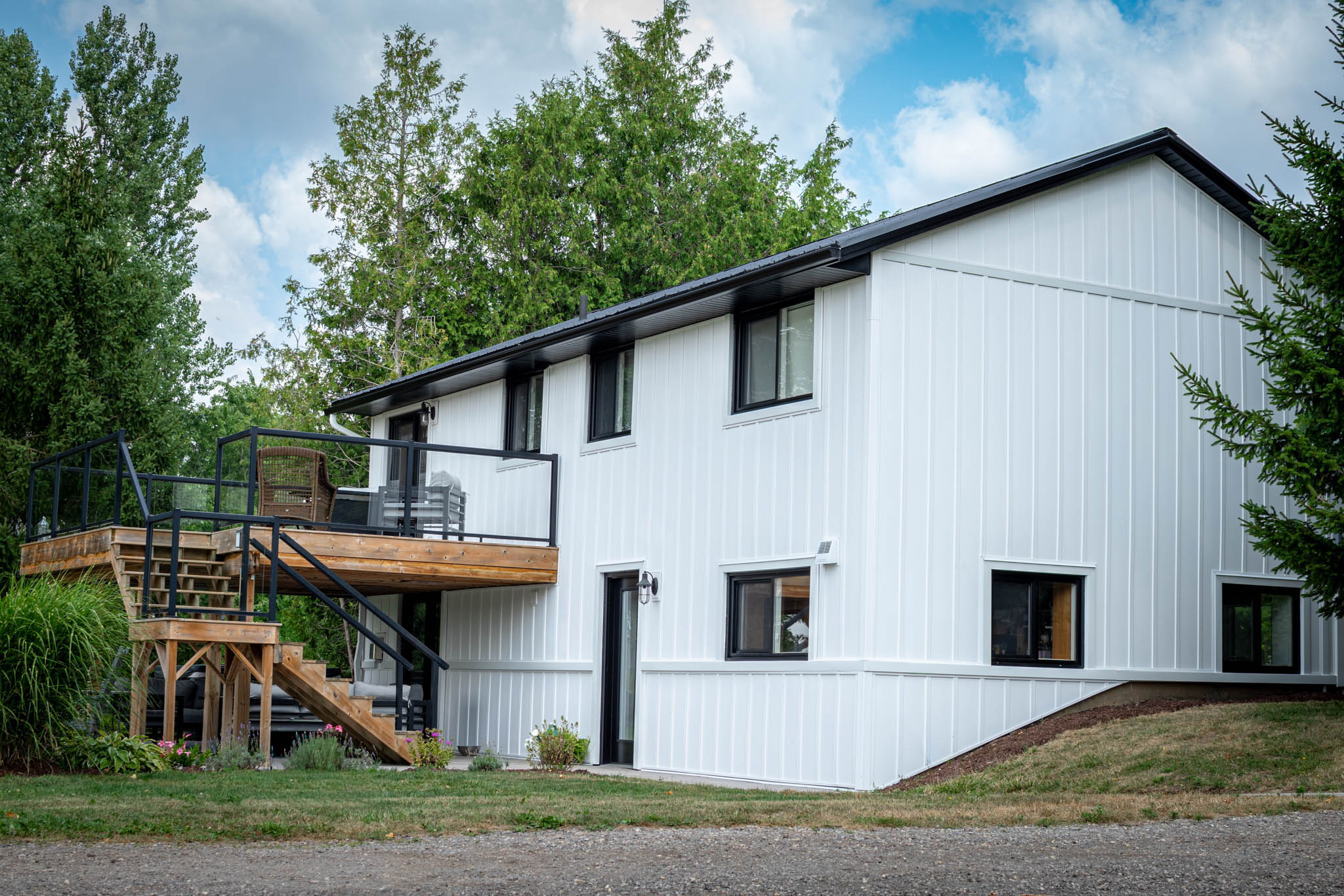Beautiful home with Align vinyl in white board and batten with black aluminum.